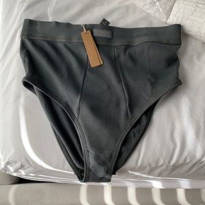 SKIMS SIZE MEDIUM COTTON RIB BOXER BRIEF DEEP SEA